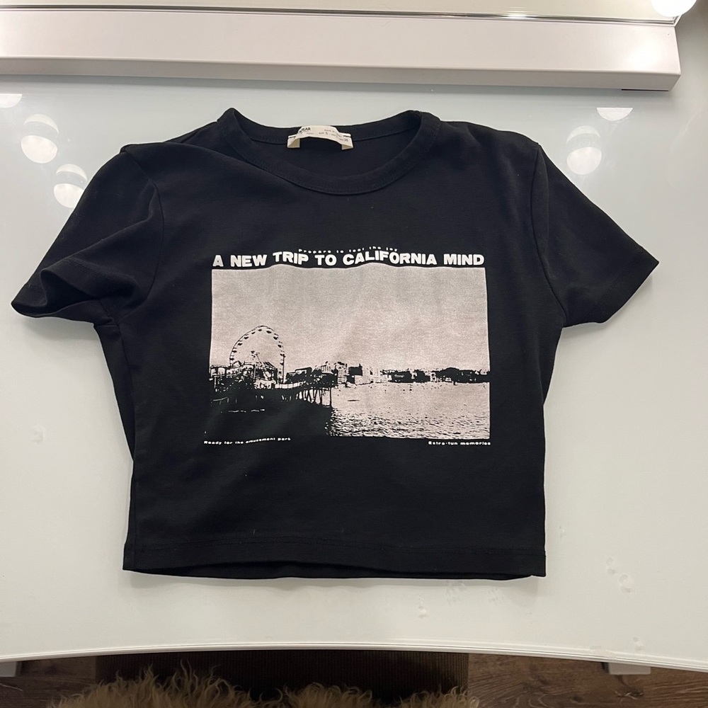 pull and bear black graphic tee